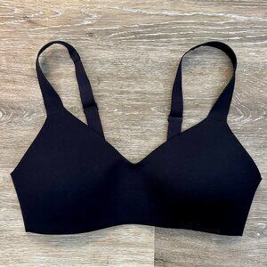 Lululemon- Seamless Black Full Coverage Wide Back Strap Adjustable Straps-  32 B